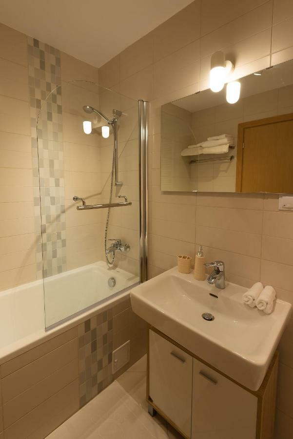 Central Apartment Bukares Bagian luar foto